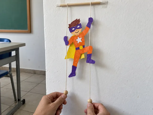 Homem-Aranha Escalador de Papel