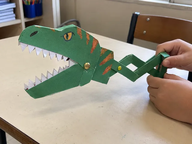 Dinossauro T-Rex Articulado que Morde