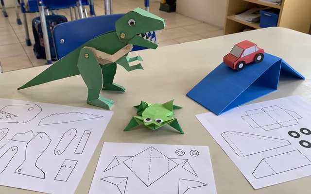 Brinquedos Mecânicos e Cinéticos de Papel